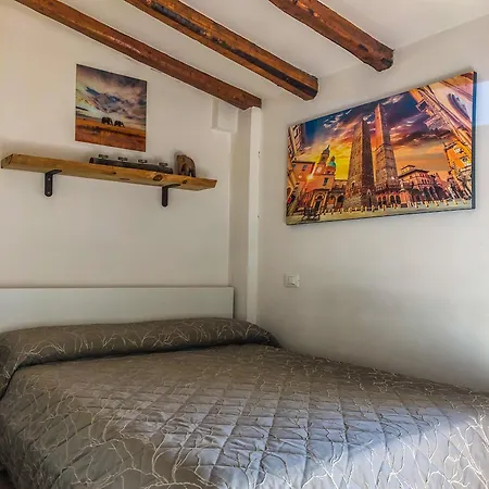 Healthy Flat - Tower Skyline View ボローニャ